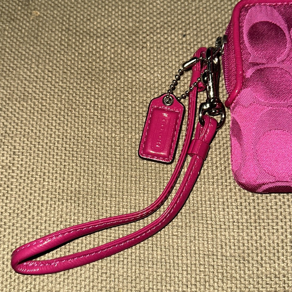 Coach wristlet - Picture 3 of 5